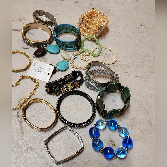 Womans Large jewelry lot 5lbs bracelets necklaces most preowned - Picture 2 of 16